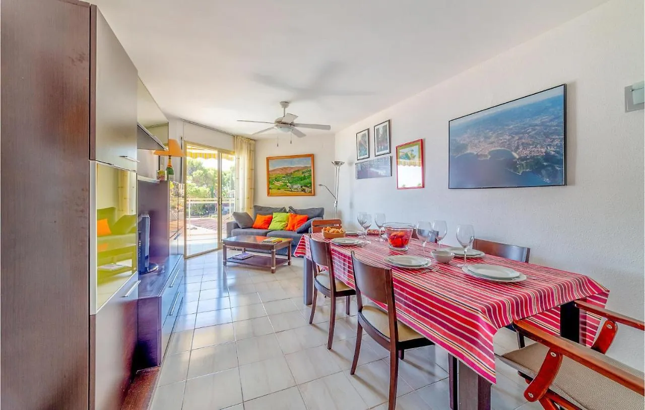 2 Bedroom Stunning Apartment In Miami Platja 미아미플라자